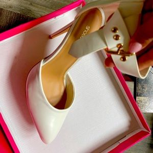 Shoe Dazzle all white pumps